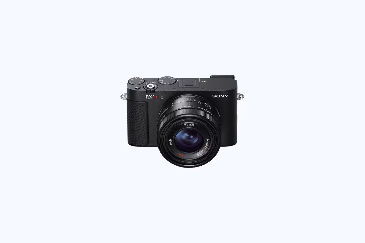 Câmera Sony RX1R III Full-Frame Compacta 61MP, Lente Zeiss Sonnar T 35mm f/2, Vídeo 4K 10-bit, Visor Eletrônico e Wi-Fi/Bluetooth