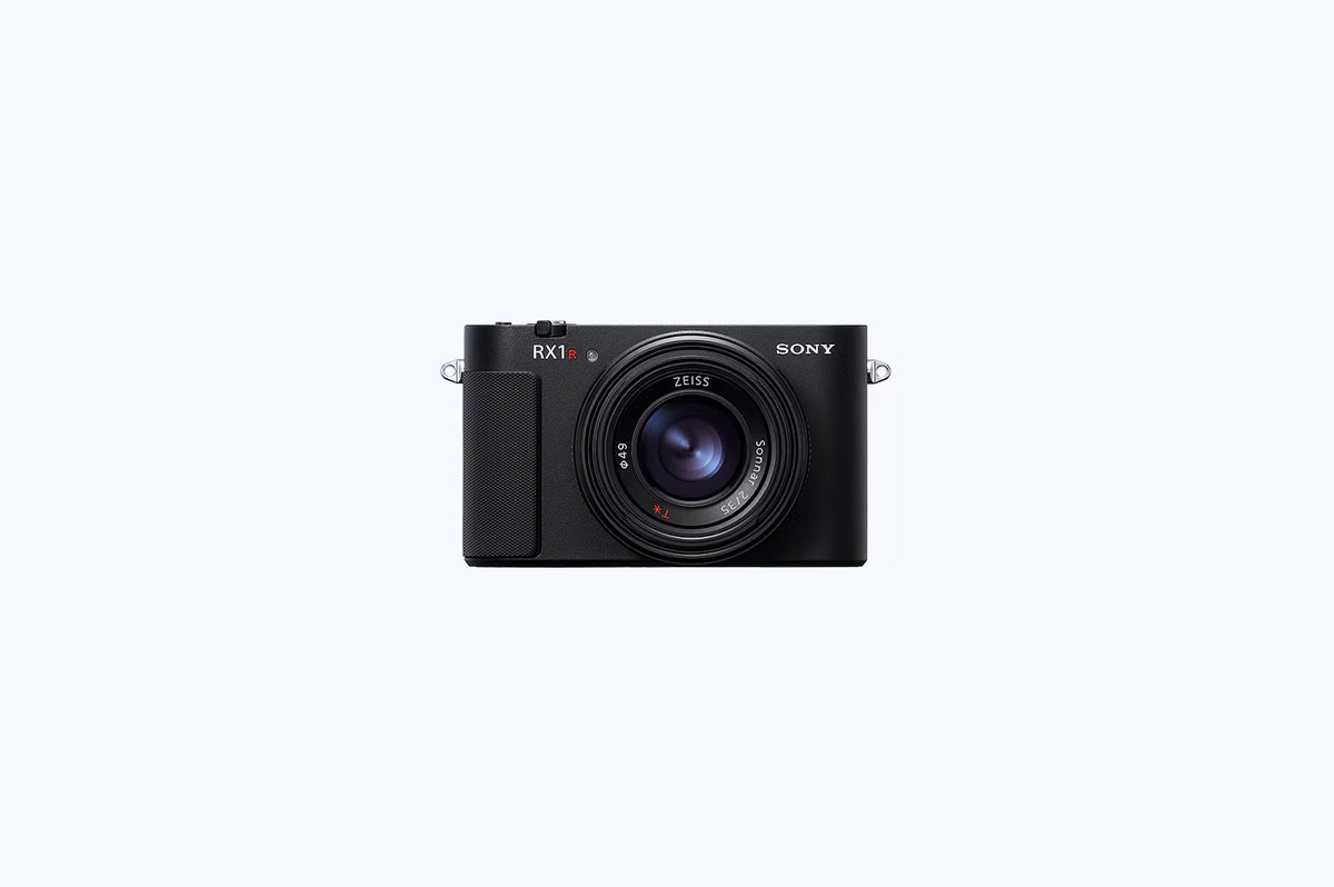 Câmera Sony RX1R III Full-Frame Compacta 61MP, Lente Zeiss Sonnar T 35mm f/2, Vídeo 4K 10-bit, Visor Eletrônico e Wi-Fi/Bluetooth