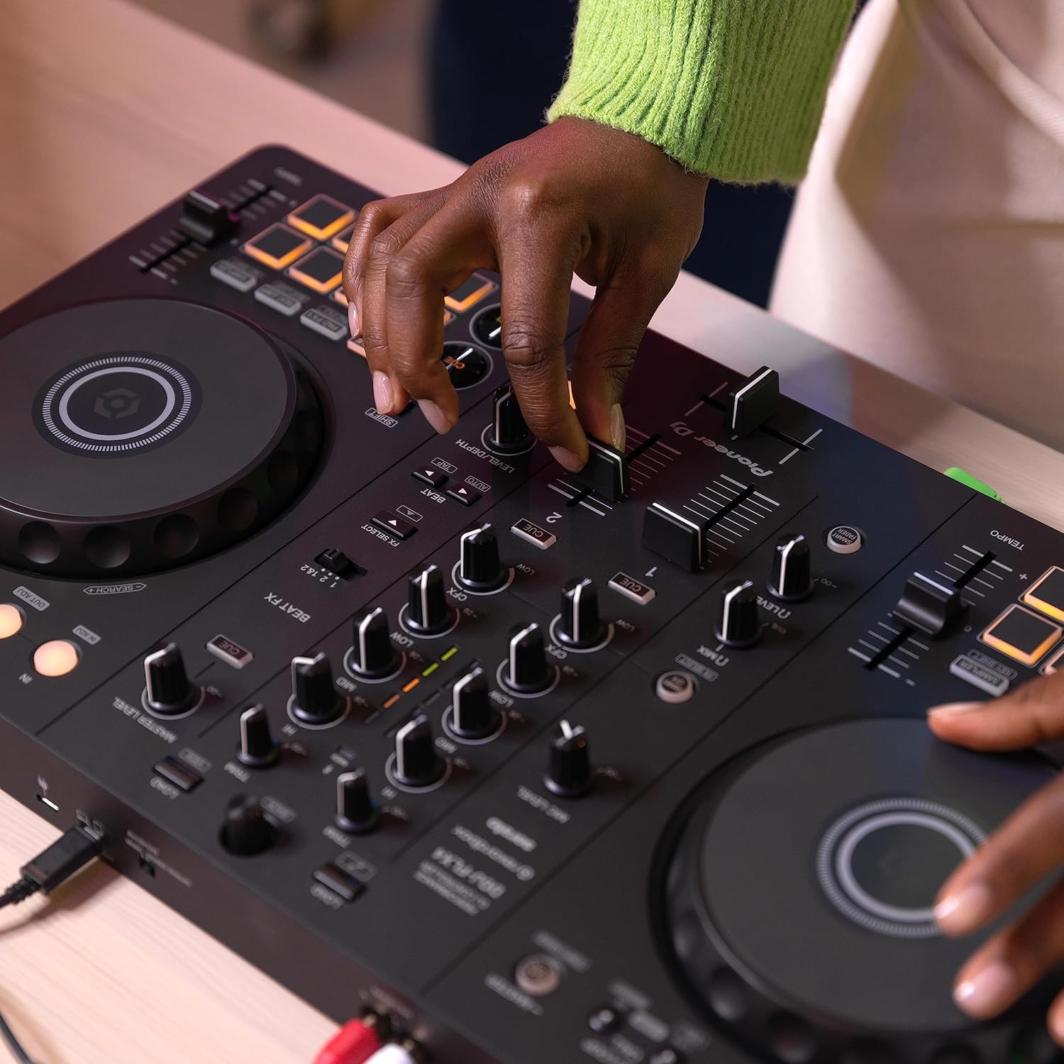 Pioneer DJ DDJ-FLX4 2 decks rekordbox e controlador Serato DJ - Grafite