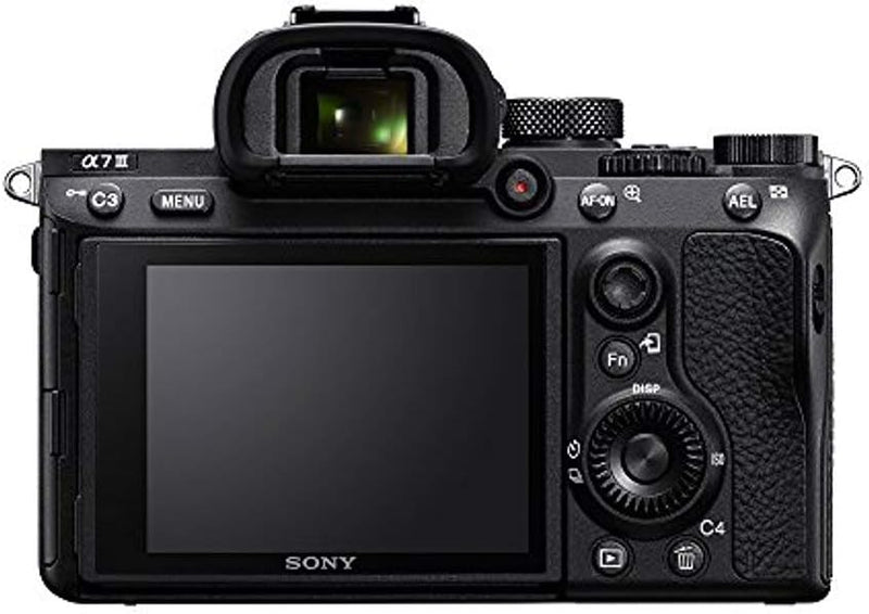 Sony A7 III sem espelho, de lente intercambiável, com lente de 28 - 70mm