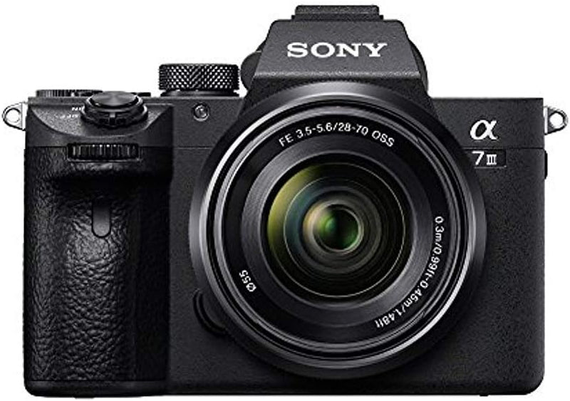Sony A7 III sem espelho, de lente intercambiável, com lente de 28 - 70mm