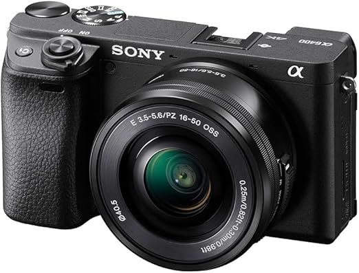 Câmera digital Sony Alpha 6400 com sensor APSC, 24,3MP, tela ajustável em 180°(selfie) e lente 16-50mm F3.5-5.6 | ILCE-6400L/B