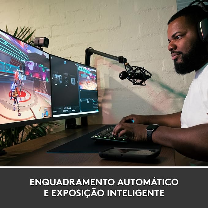 Webcam Full HD Logitech StreamCam Plus para Streaming e Criação de Conteúdo com Microfone Embutido, Conexão USB-C e Tripé Incluso - Compatível com Logitech Capture