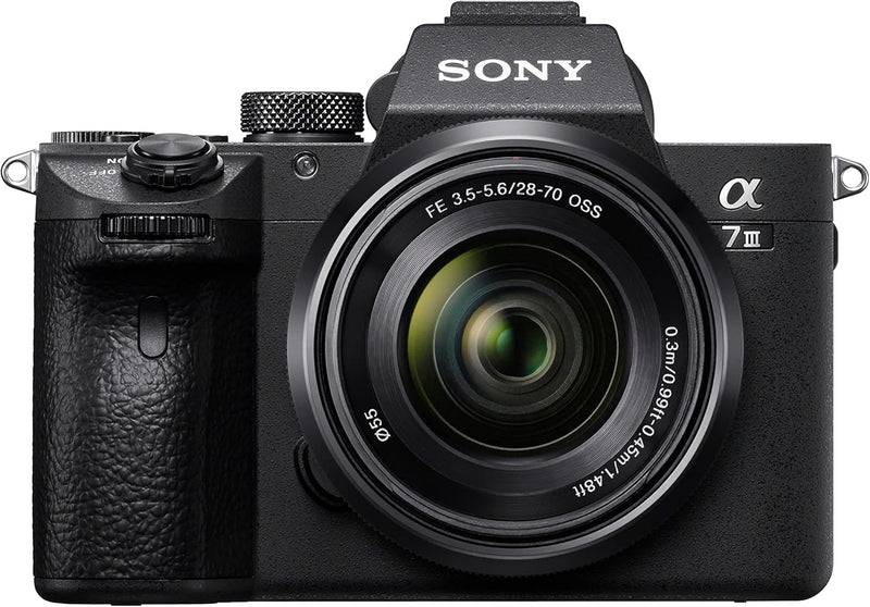 Sony A7 III sem espelho, de lente intercambiável, com lente de 28 - 70mm