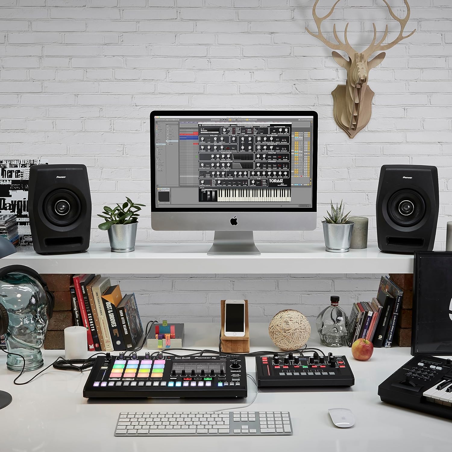 Pioneer DJ TAS-1 - Módulo sintetizador analógico monofônico com recall digital, teclado touchpad de 13 notas, controlador de fita, sequenciador e 7 efeitos onboard