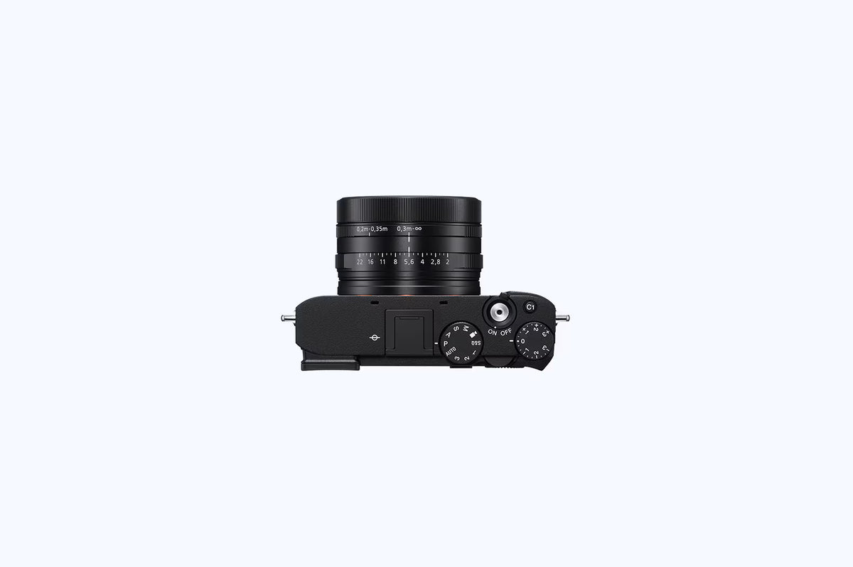Câmera Sony RX1R III Full-Frame Compacta 61MP, Lente Zeiss Sonnar T 35mm f/2, Vídeo 4K 10-bit, Visor Eletrônico e Wi-Fi/Bluetooth